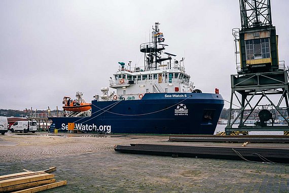 Die „Sea-Watch 5“ im Flensburger Hafen