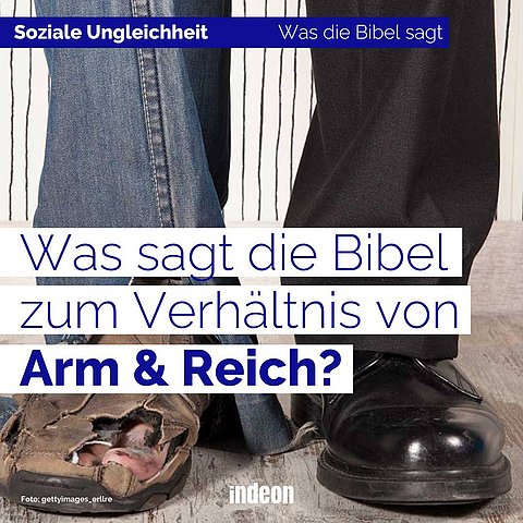 Zwei Schuhe, uralt und neu.