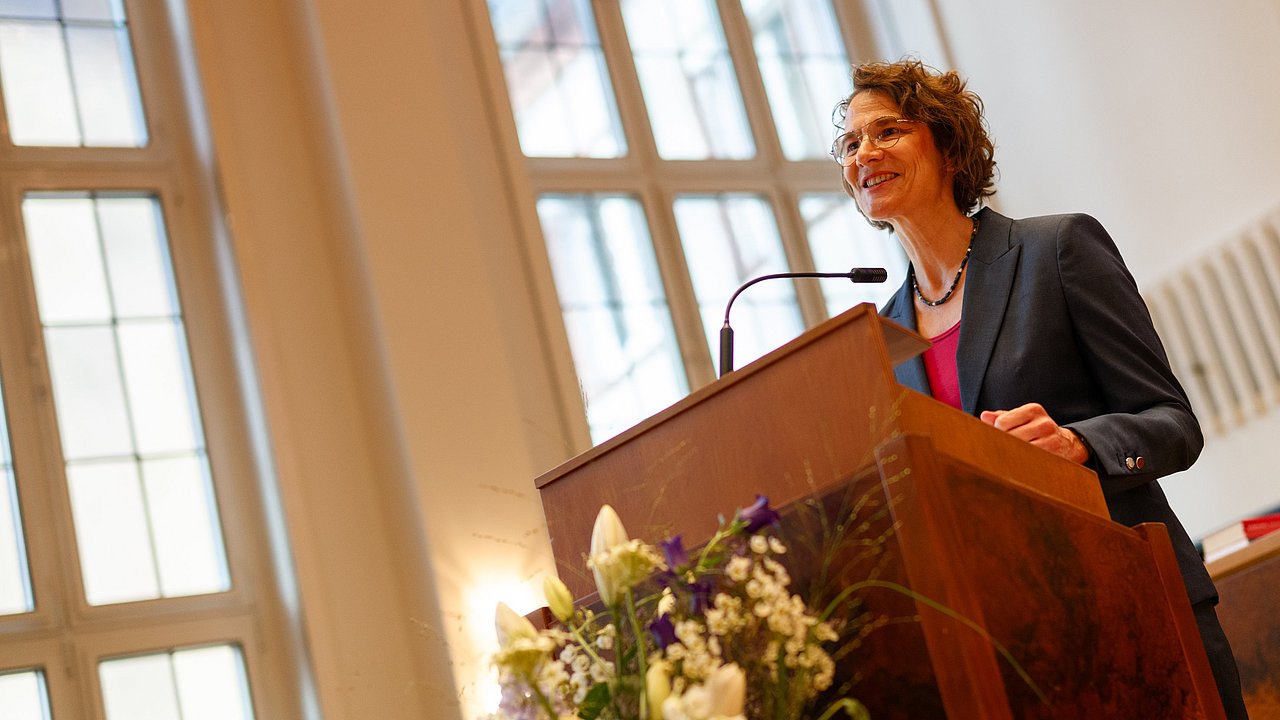 Christiane Tietz in ihrer Vorstellungsrede auf der Sonder-Synode am 28. September 2024.