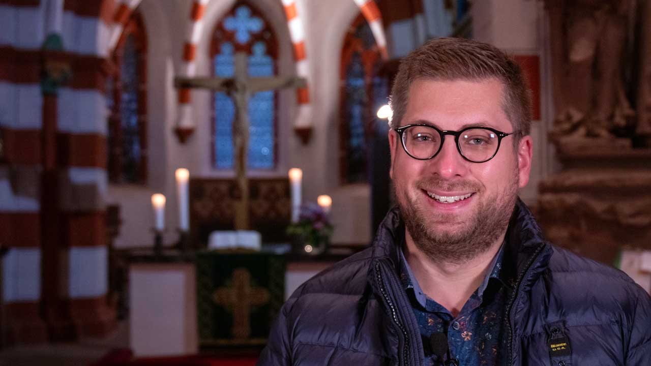 Pfarrer Jörg Niesner in seiner Kirche